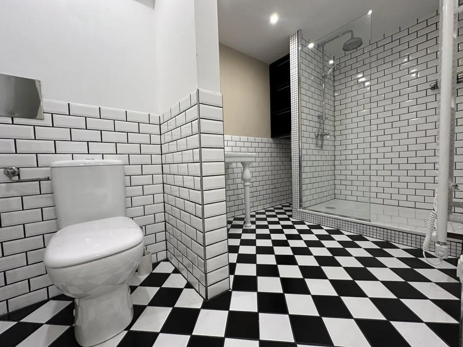 Badezimmer mit großer Dusche