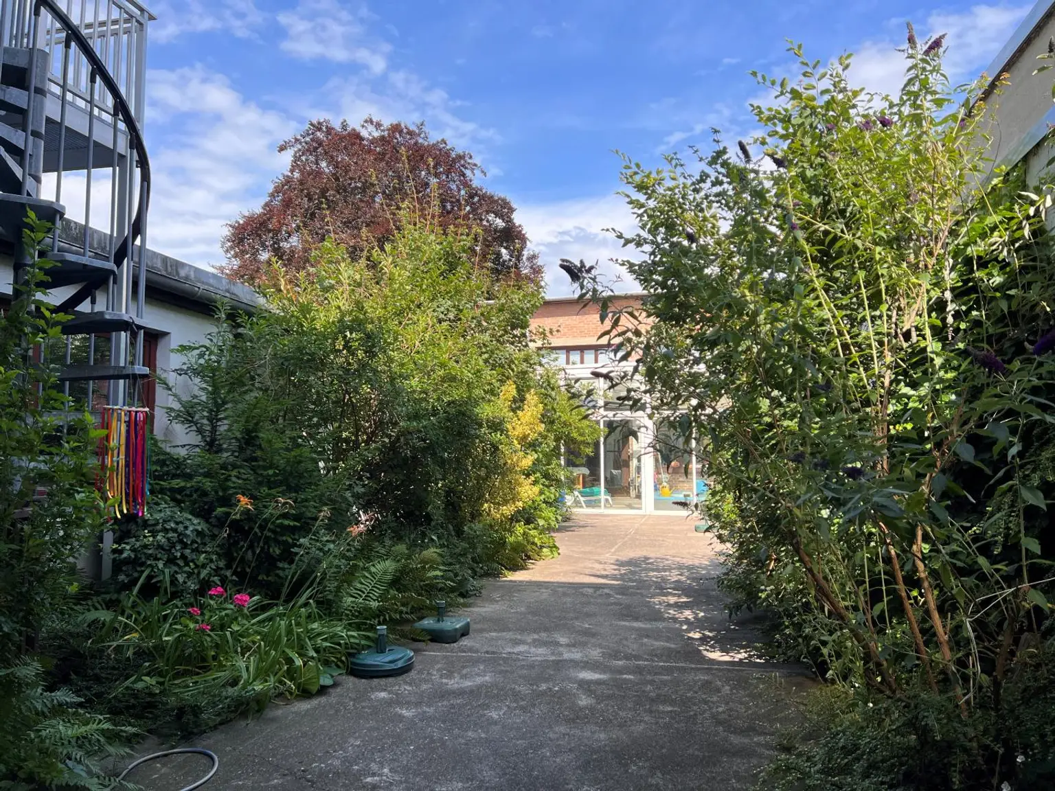 NEUER PREIS! Meidling - Haus und große Halle in Wohn- und Geschäftsviertel!