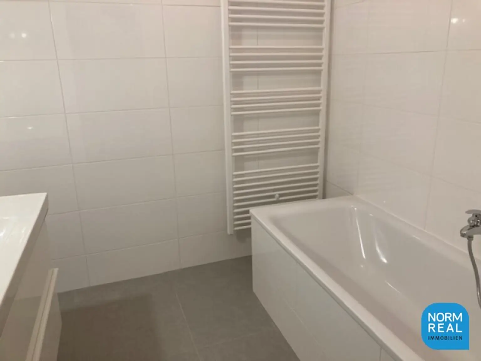 Bad mit Wanne