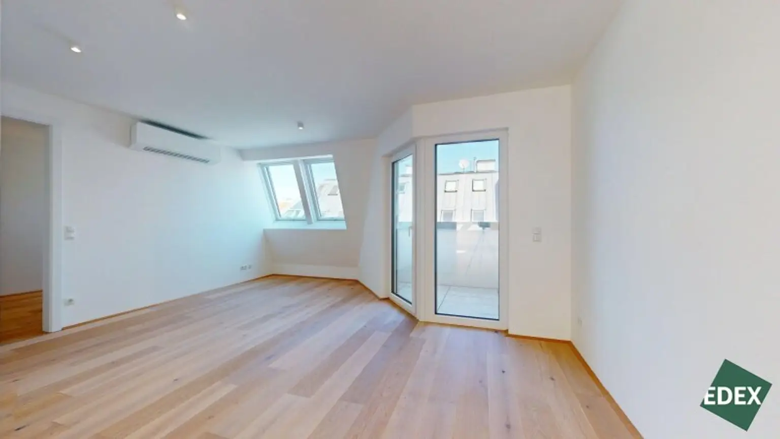 ERSTBEZUG | Traumhafte 2-Zimmer DG-Wohnung mit Loggia & Terrasse in den ruhigen Innenhof