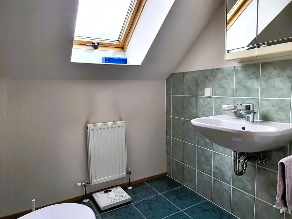 GUT GELEGENES HAUS MIT PFLEGELEICHTEM GARTEN IN BRUNN AM GEBIRGE