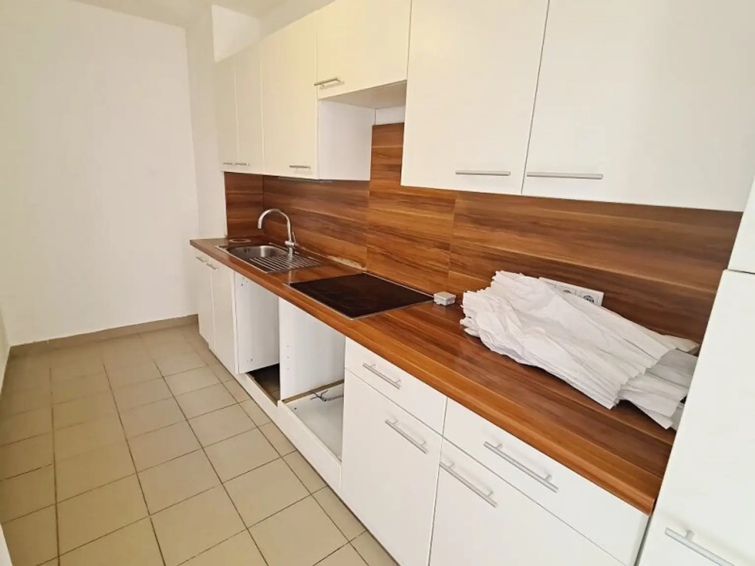 DACHGESCHOSS, sonnige 74 m2 Neubau, Wohnküche, 2 Zimmer, Wannenbad, Parketten, Holbeingasse
