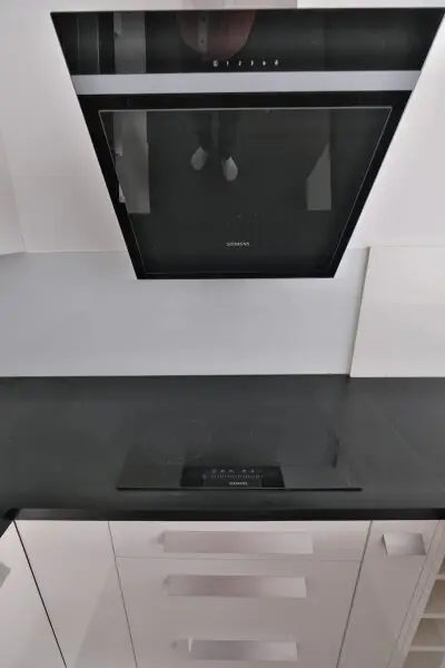 SIEBENBRUNNENPLATZ: Wohnküche + 2 Zimmer + 32 m² Terrasse (neben neuer U2-Station Reinprechtsdorfer Straße)