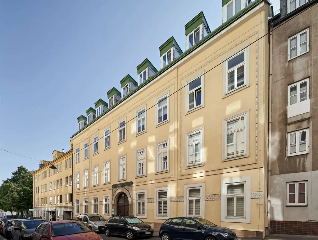 Klassisches Wiener Zinshaus mit ausgebautem Dachgeschoß in der Millergasse