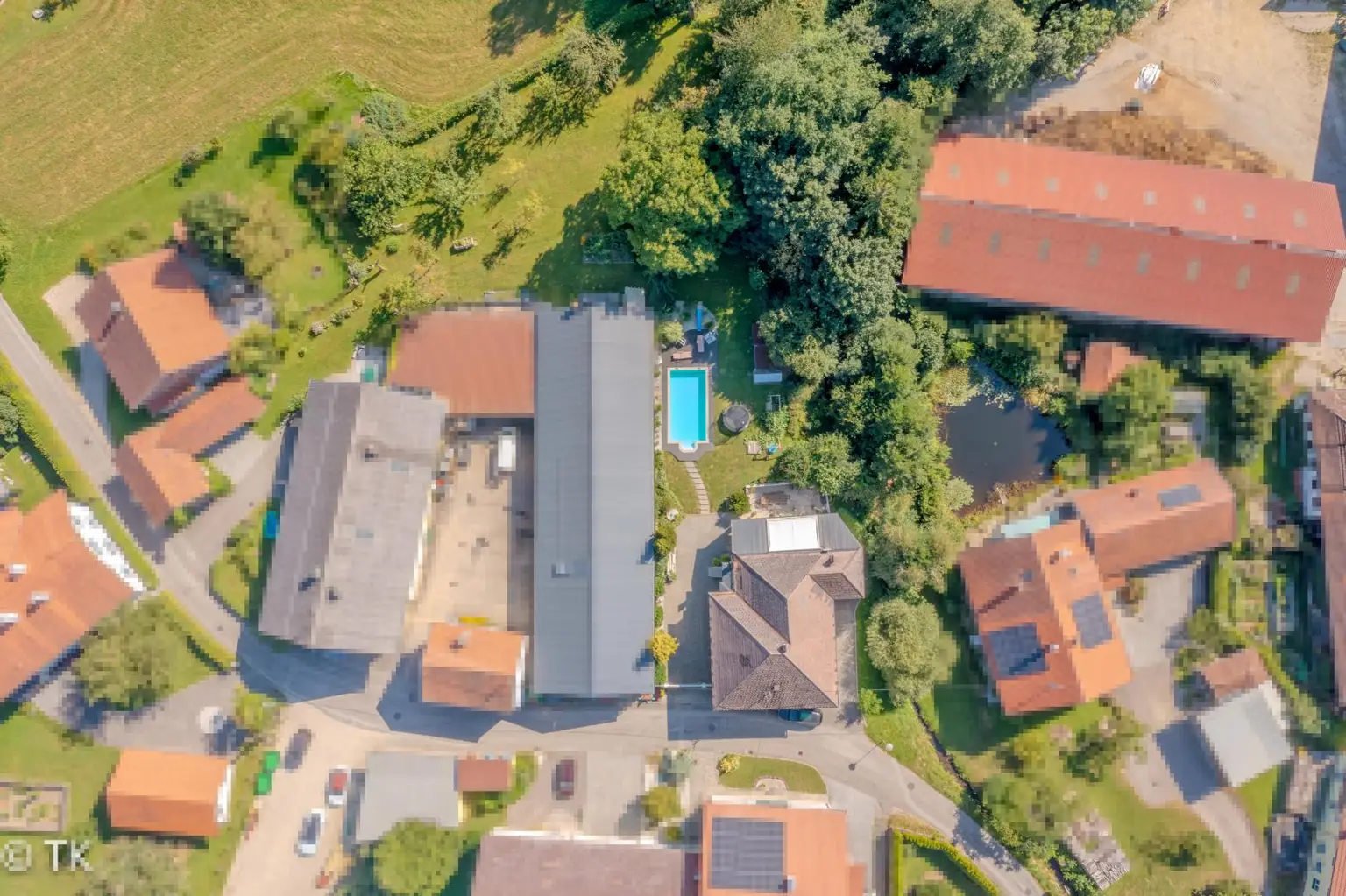 Großzügiges Wohnhaus mit Pool