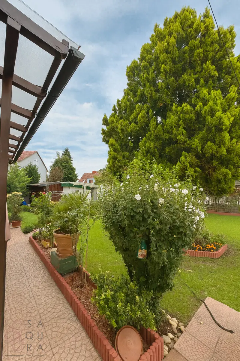 Charmantes Einfamilienhaus mit Einliegerwohnung, Garten und Garage – vielseitig nutzbar