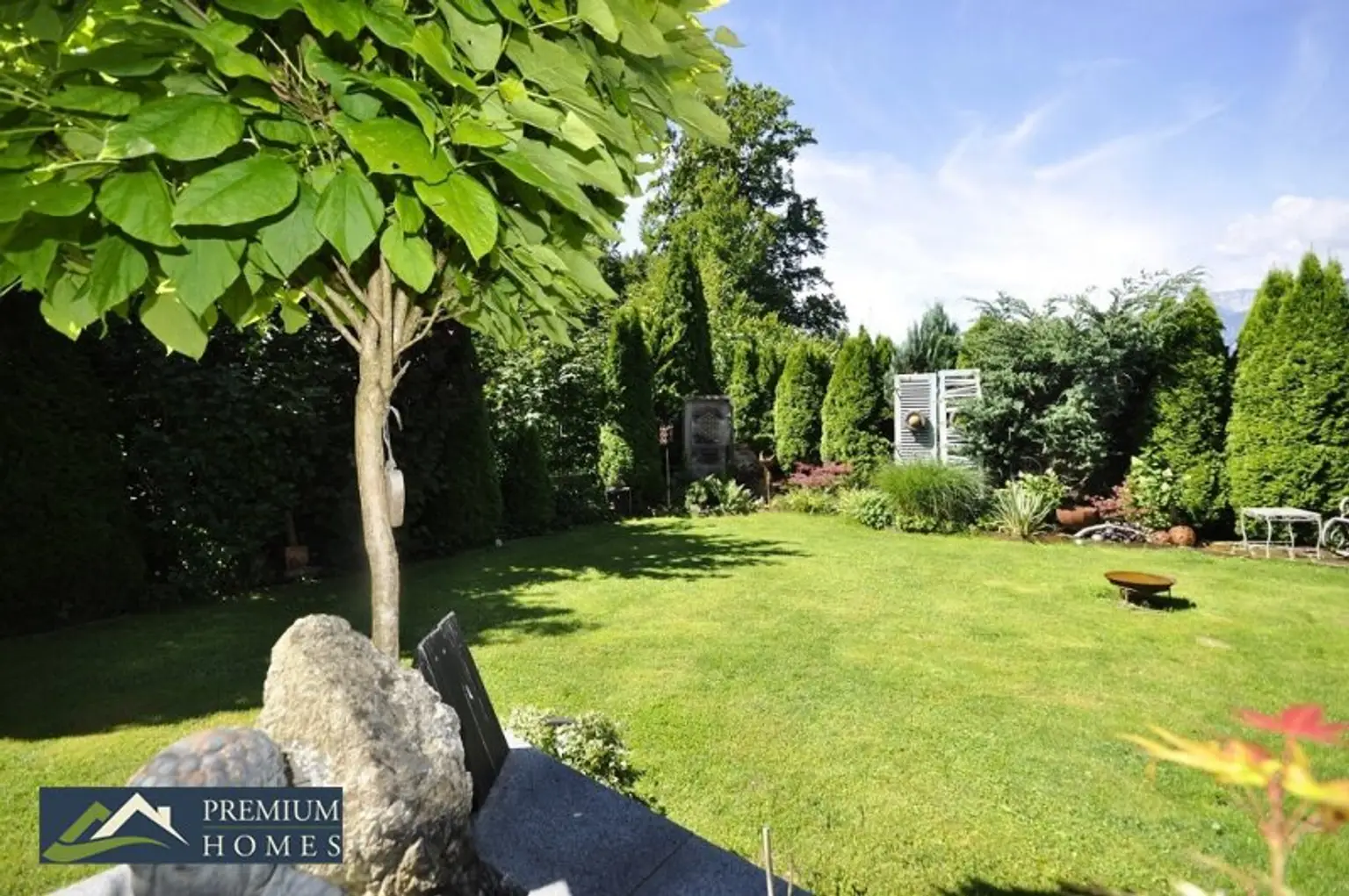 BREITENBACH am Inn - Großzügiges Einfamilienwohnhaus mit Terrasse, Balkon, Keller, Garage, zwei Carports, Garten, Gartenhaus, Geräte- und Holzschuppen