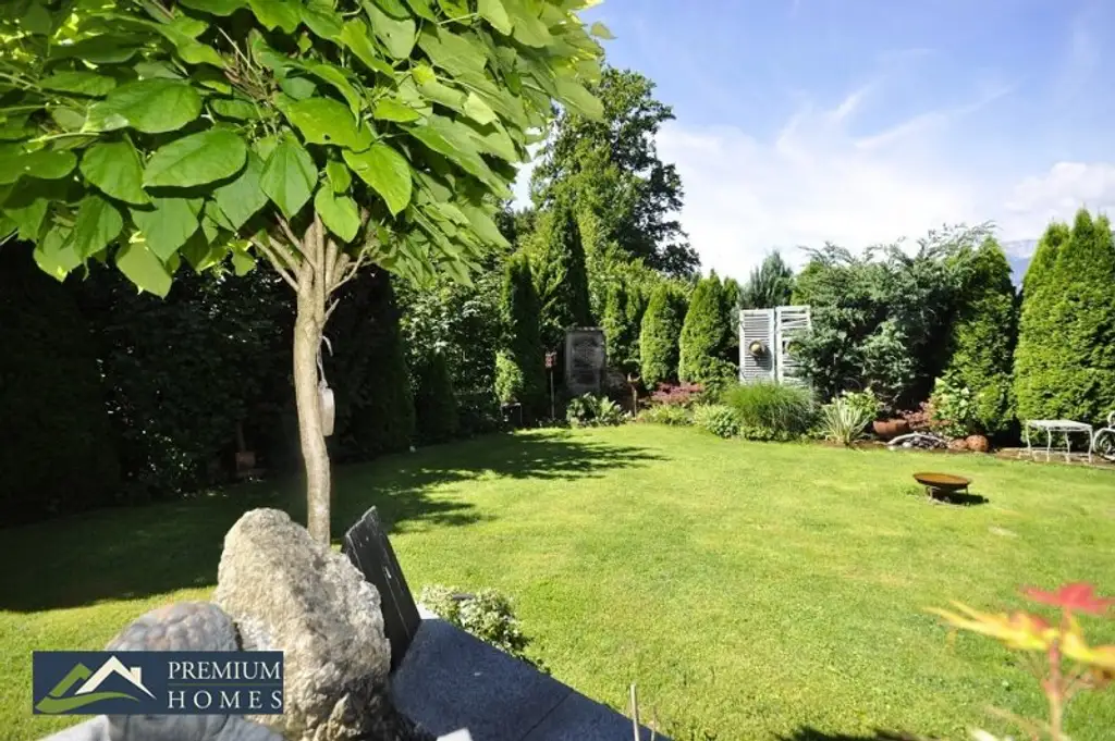 BREITENBACH am Inn - Großzügiges Einfamilienwohnhaus mit Terrasse, Balkon, Keller, Garage, zwei Carports, Garten, Gartenhaus, Geräte- und Holzschuppen