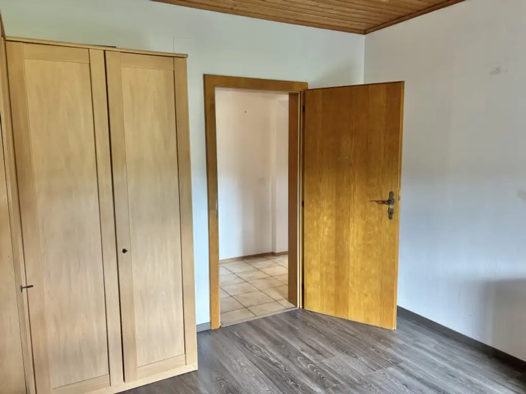 ** FAMILYS BEST **   Reinersdorf !! Bungalow mit ca. 122 m2 Wfl. in ruhiger, idyllischer Ortsrandlage mit ca. 1.200 m2 Eigengrund !!