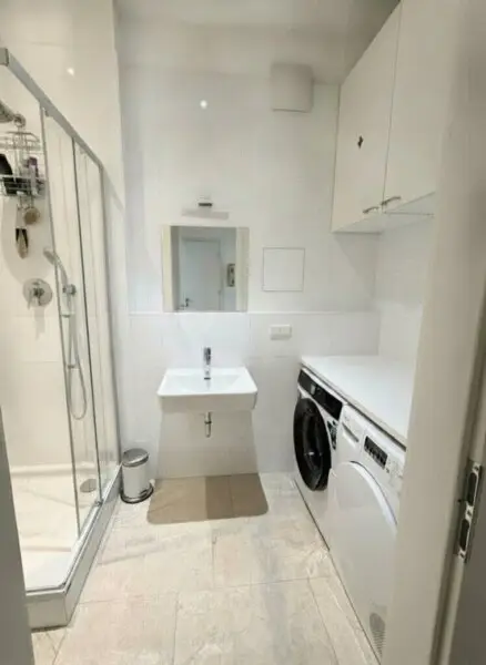 Badezimmer mit Waschmaschinen-Anschluss