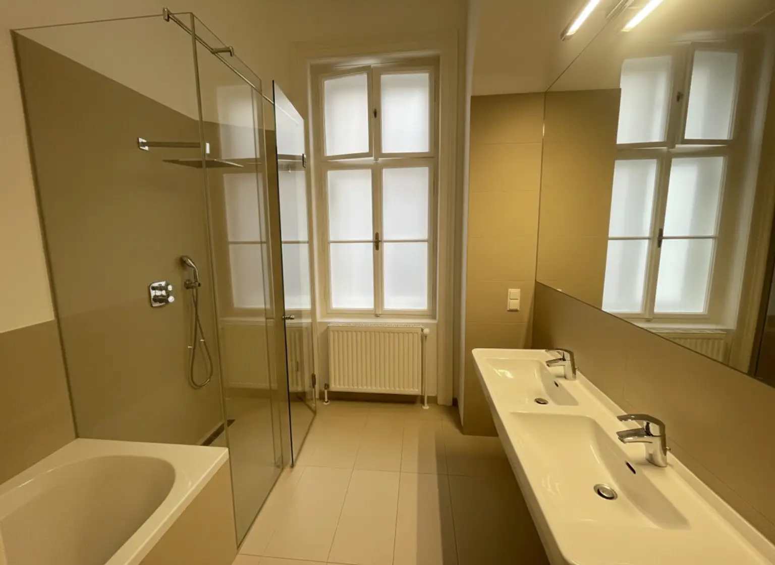 Top-Lage beim Stephansplatz: Ansprechende, charmante Altbauwohnung im stilvollen Haus