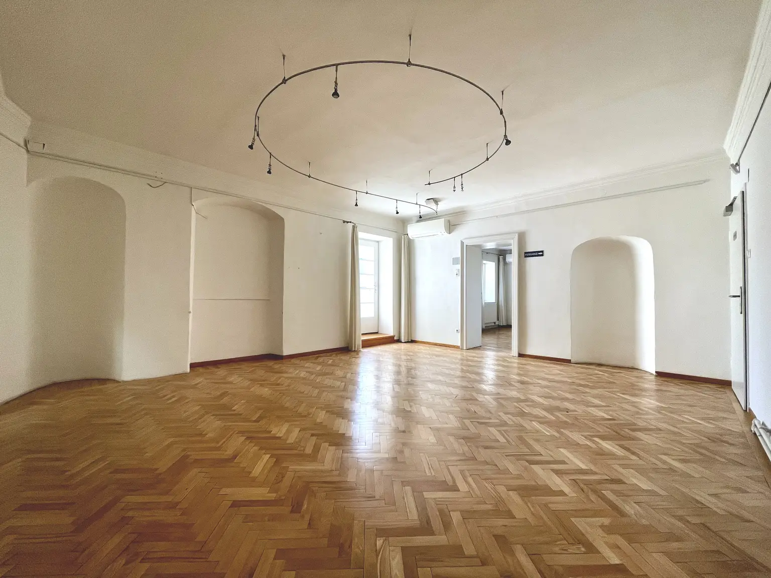 Einfangs-/Wartebereich