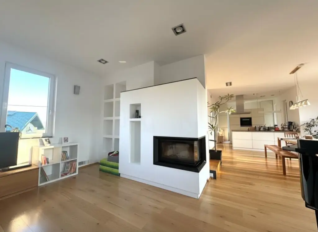 Modernes Einfamilienhaus mit exklusivem Schwimmteich/Naturpool