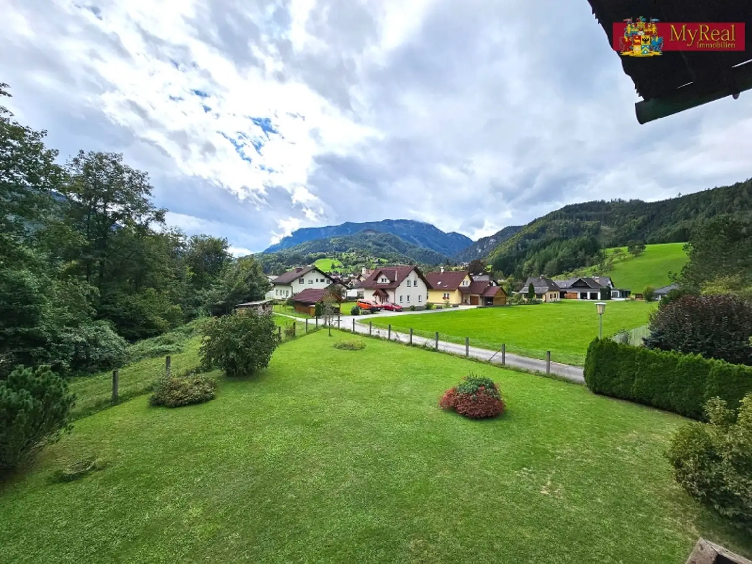 Sehr großzügiges Haus in Ruhelage
