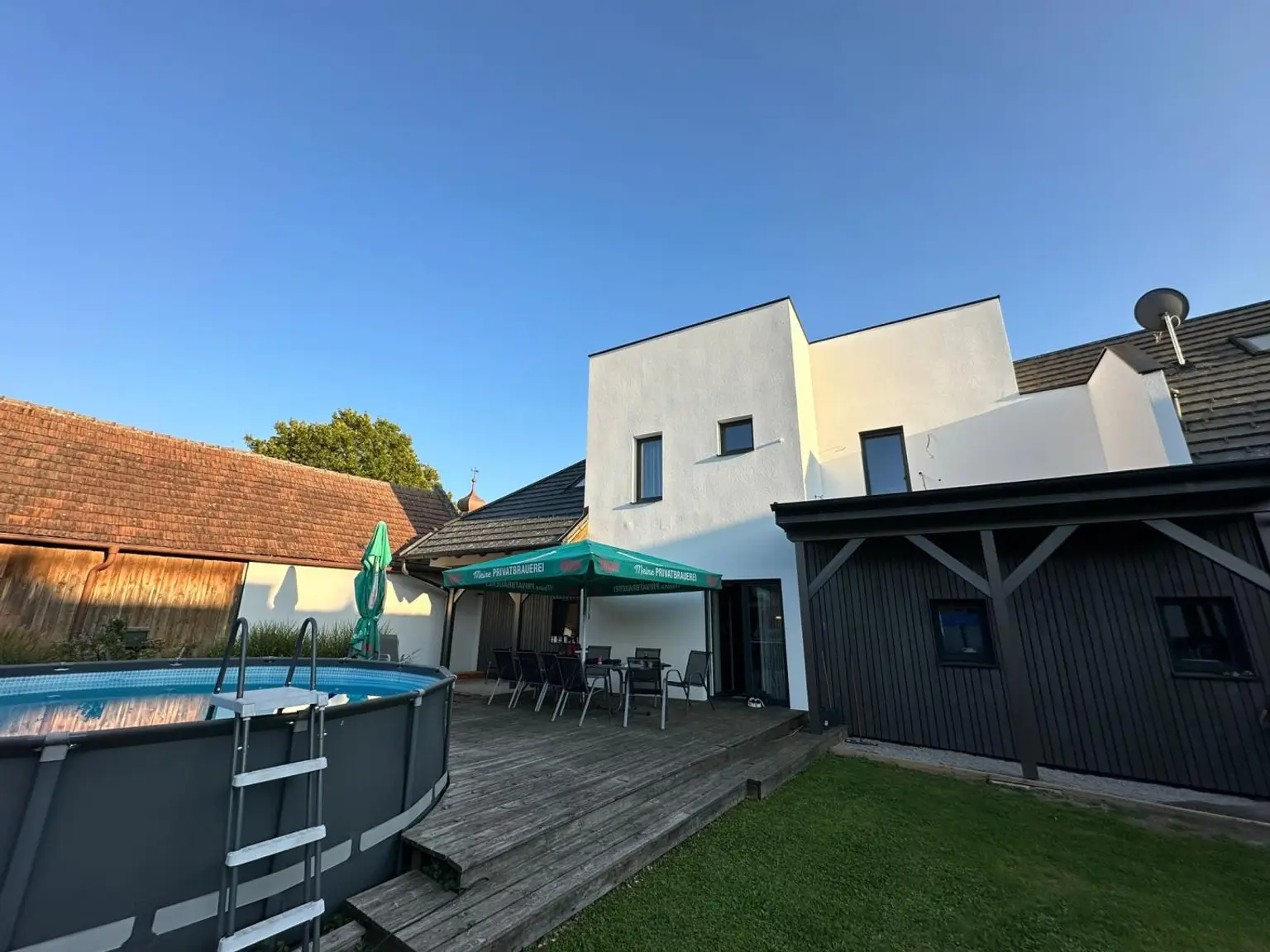 "Wohnen mit Pool & Terrasse!"