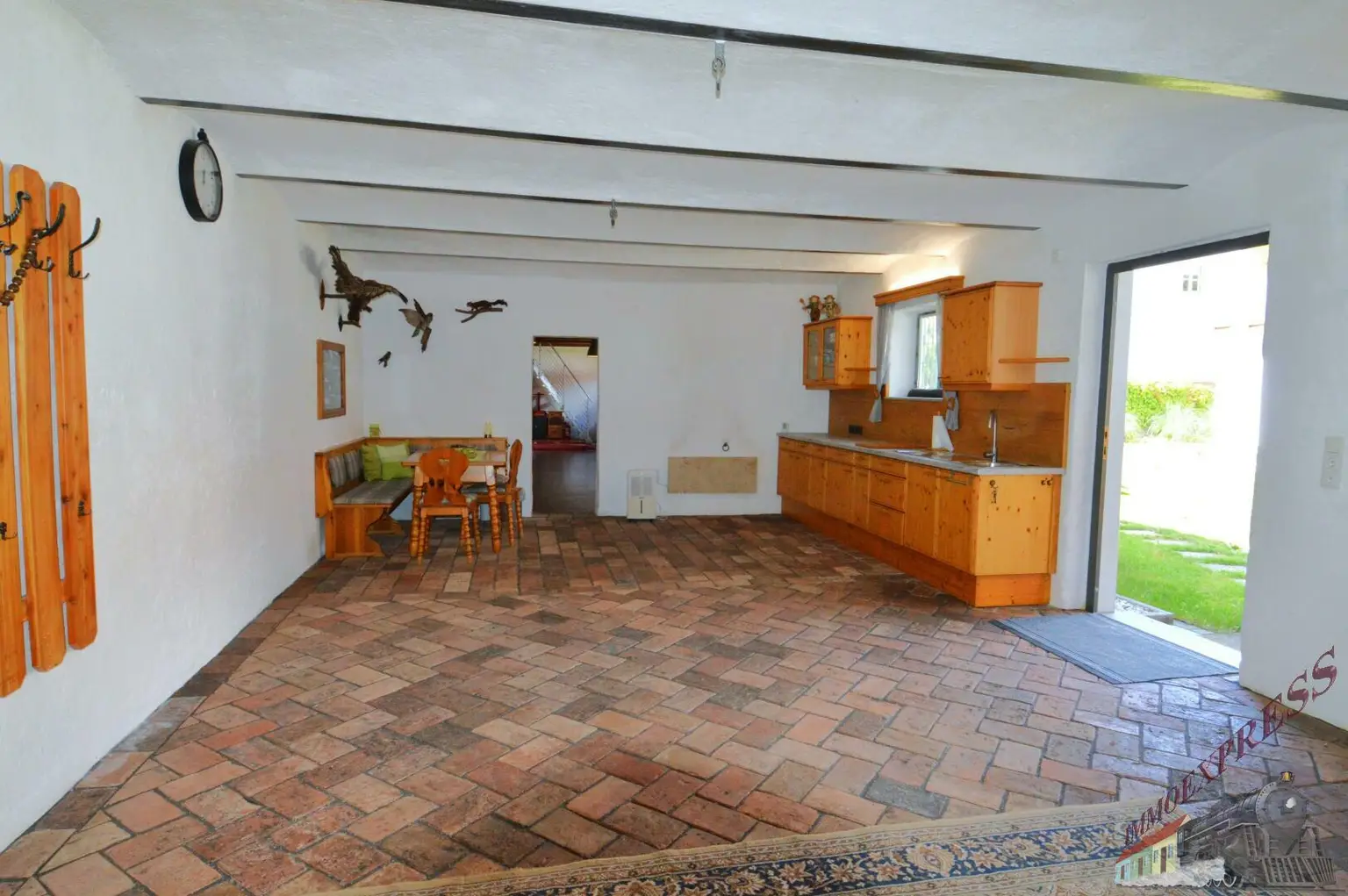 Entkerntes Einfamilienhaus mit großem Innenhof und hochwertig saniertem Stadl - zentrale Ruhelage