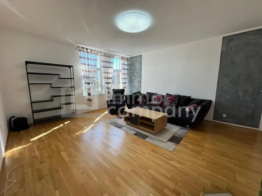 Großzügige 6-Zimmer-Altbauwohnung • 123 m² • Terrasse & Balkone
