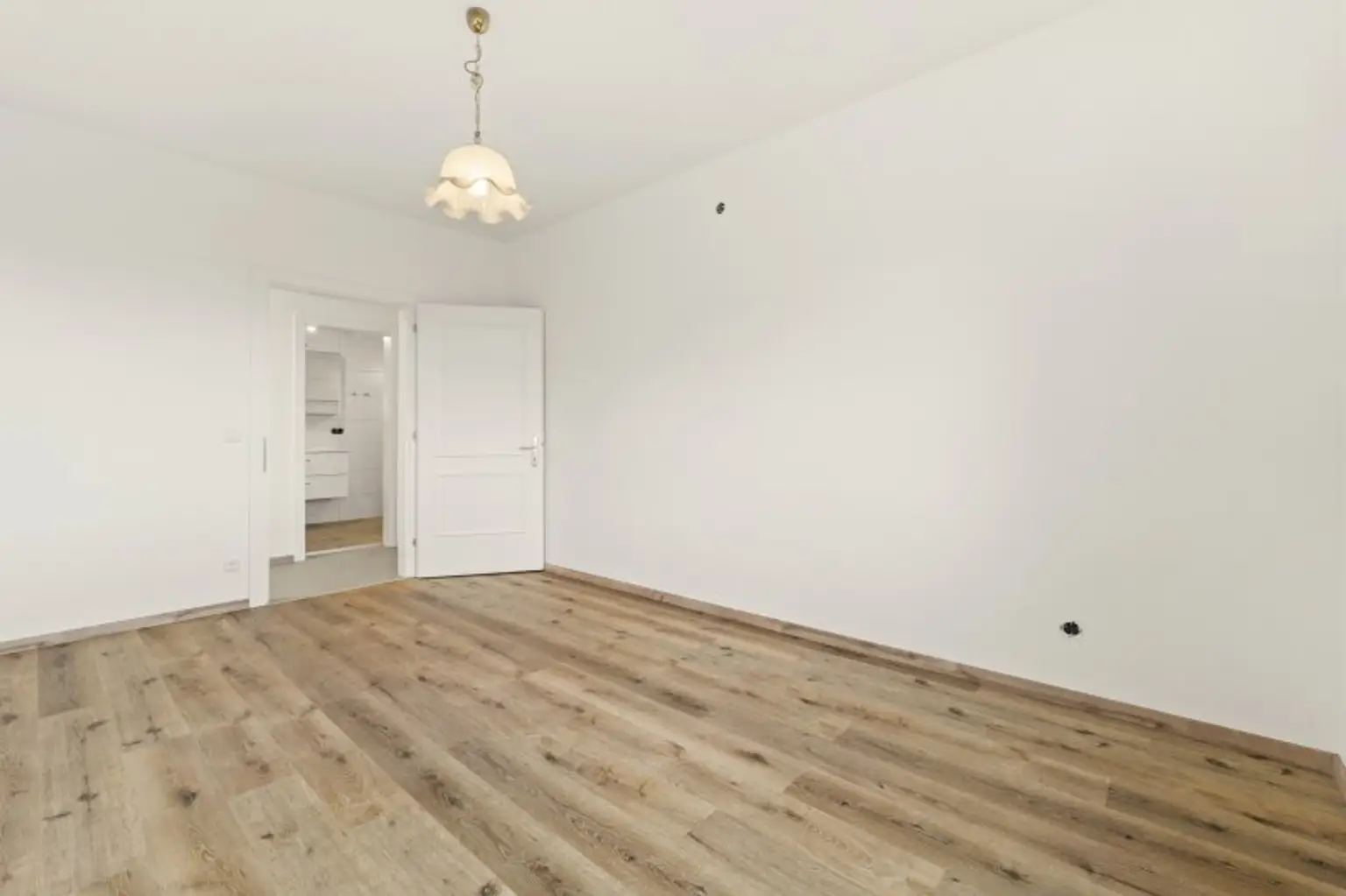 Schöne, sanierte 3 Zimmer Wohnung (Penthouse) 95,00m² mit Westloggia in Waidmannsdorf - Lodengasse