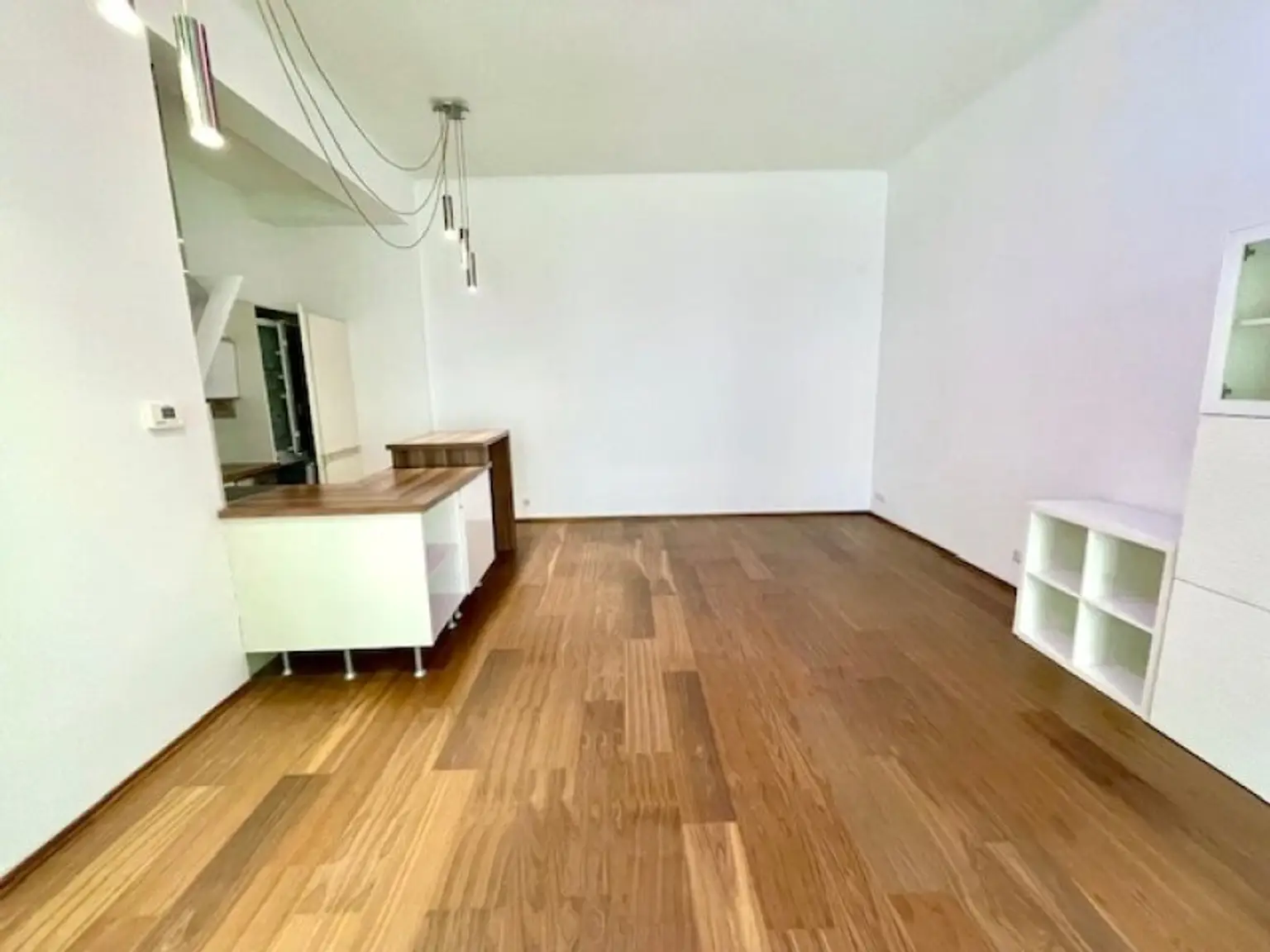 WOHNEN im 7-ten HIMMEL - INNENSTÄDTISCHE EIGENTUMSWOHNUNG- ELEGANTE Klassische Wiener-Altbau-Wohnung mit 2-Zimmern in Top Lage am SPITTELBERG - DURCHHAUS!