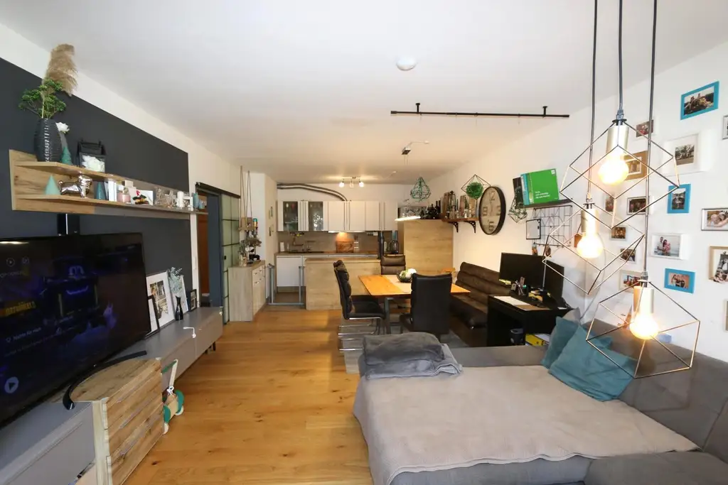 großzügige, attraktive 2 Zimmer-Wohnung