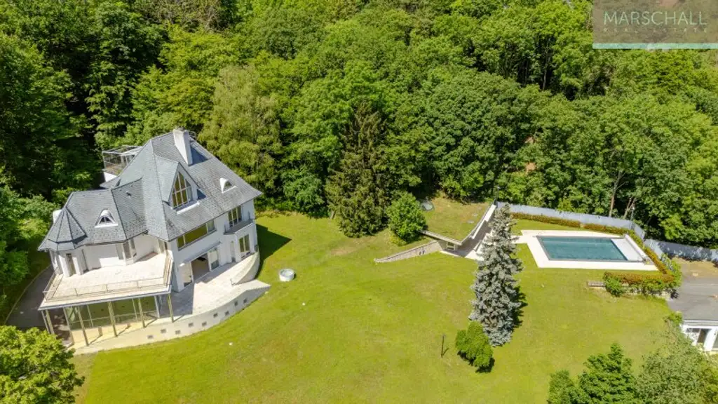Elegantes Anwesen mit großzügigem Grundbesitz (11.045 m²) zur Vermietung