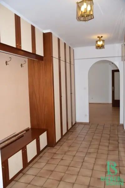 Eleganter "Retro-Style" - Großzügige, sonnige, ruhige Wohnung mit Süd-Loggia! 2 Garagenplätze!
