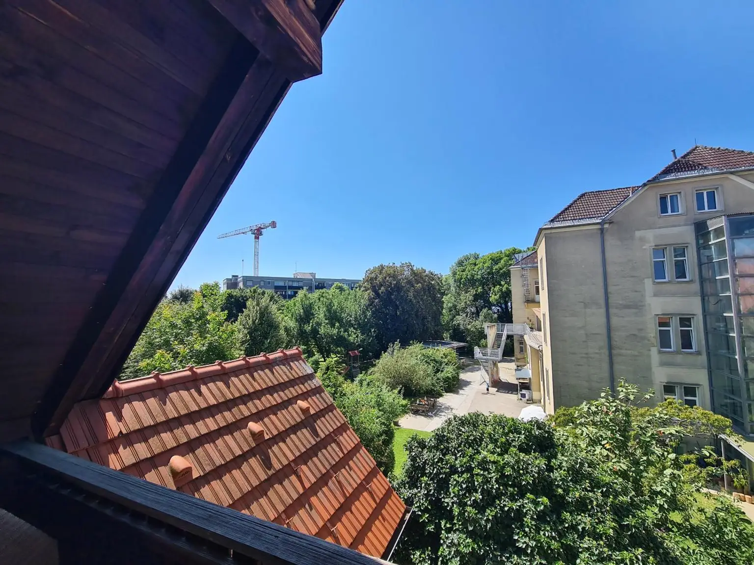 Galeriewohnung auf zwei Ebenen - eigene Garage - Balkon in den Innenhof - sehr gute Infrastruktur