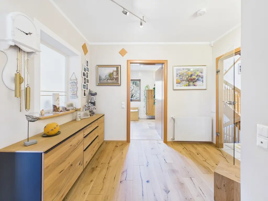 Exklusives Wohnjuwel mit Panoramablick auf die Sternbergkirche – sonnig und ruhig gelegen