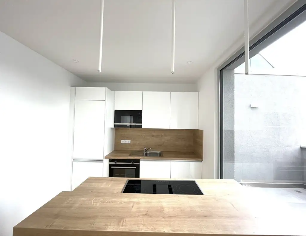 Top-sanierte Luxus-Maisonette auf zwei Etagen in zentraler Lage - 132m² Dachgeschosswohnung mit 3 Terrassen und 2 Bädern