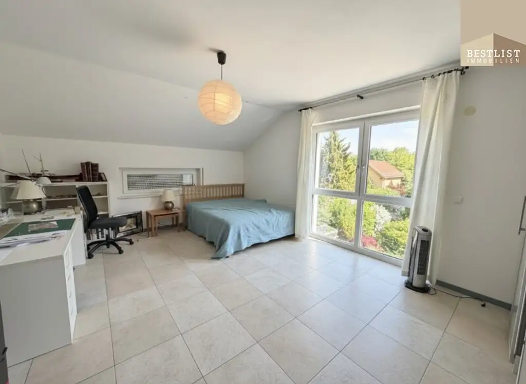 Moderne Eleganz trifft Naturidylle – energieeffizientes Einfamilienhaus mit großzügiger Terrasse in der Hinterbrühl