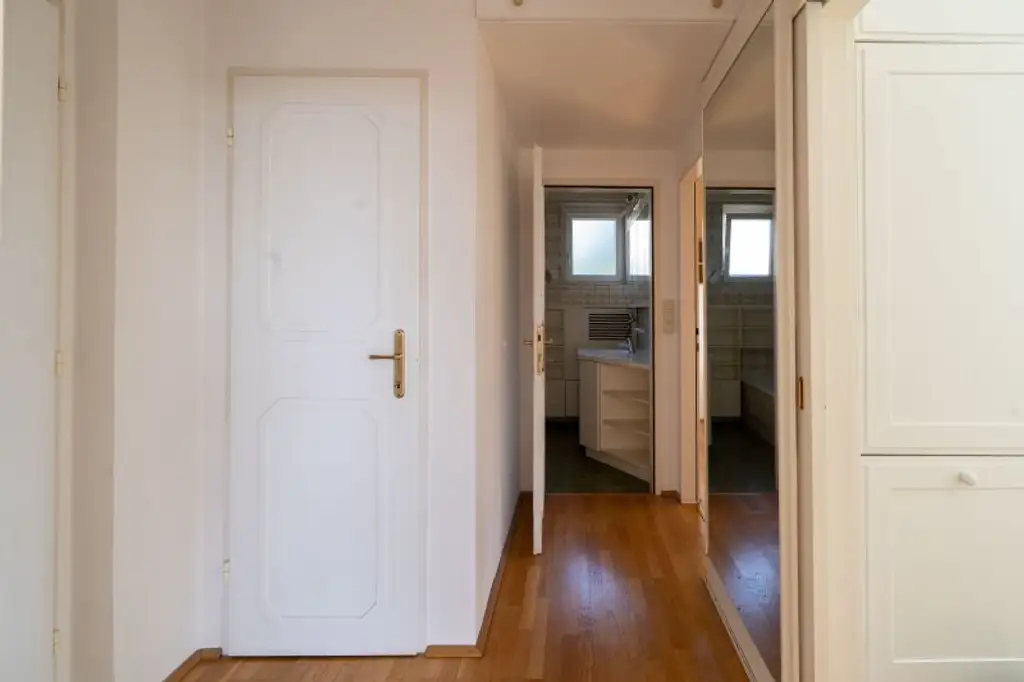 Helle 2-Zimmer-Wohnung mit traumhaftem Stadtblick in Bestlage am Froschberg