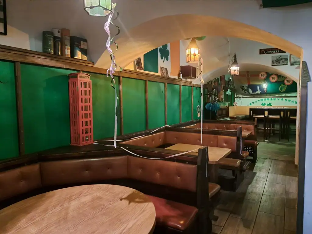 Gut geführte Bar im Zentrum