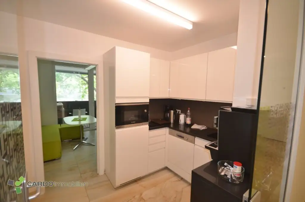 Moderne, flexibel gestaltbare Büroflächen vis-à-vis UNO City  ca. 289 m², Terrasse & Loggien