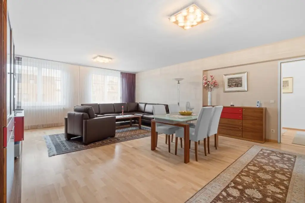 Helle, geräumige 4-Zimmerwohnung  in 1030 Wien - zentral gelegen und sofort verfügbar!