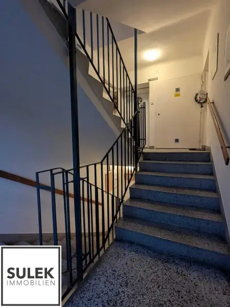 Breitenfurterstraße 222: perfekt aufgeteilte Wohnung im 3. Stock OHNE Lift (mit Balkon und Weitblick)