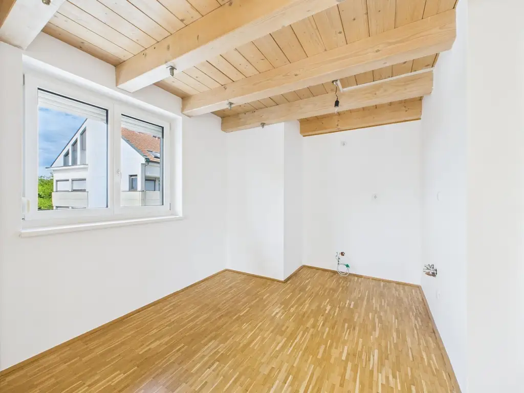 LINZ (Schörgenhubstraße): DACHGESCHOSS-WOHNUNG mit EMPORE ca. 76,5 m² Wohnfläche + BALKON ca. 4,9 m²