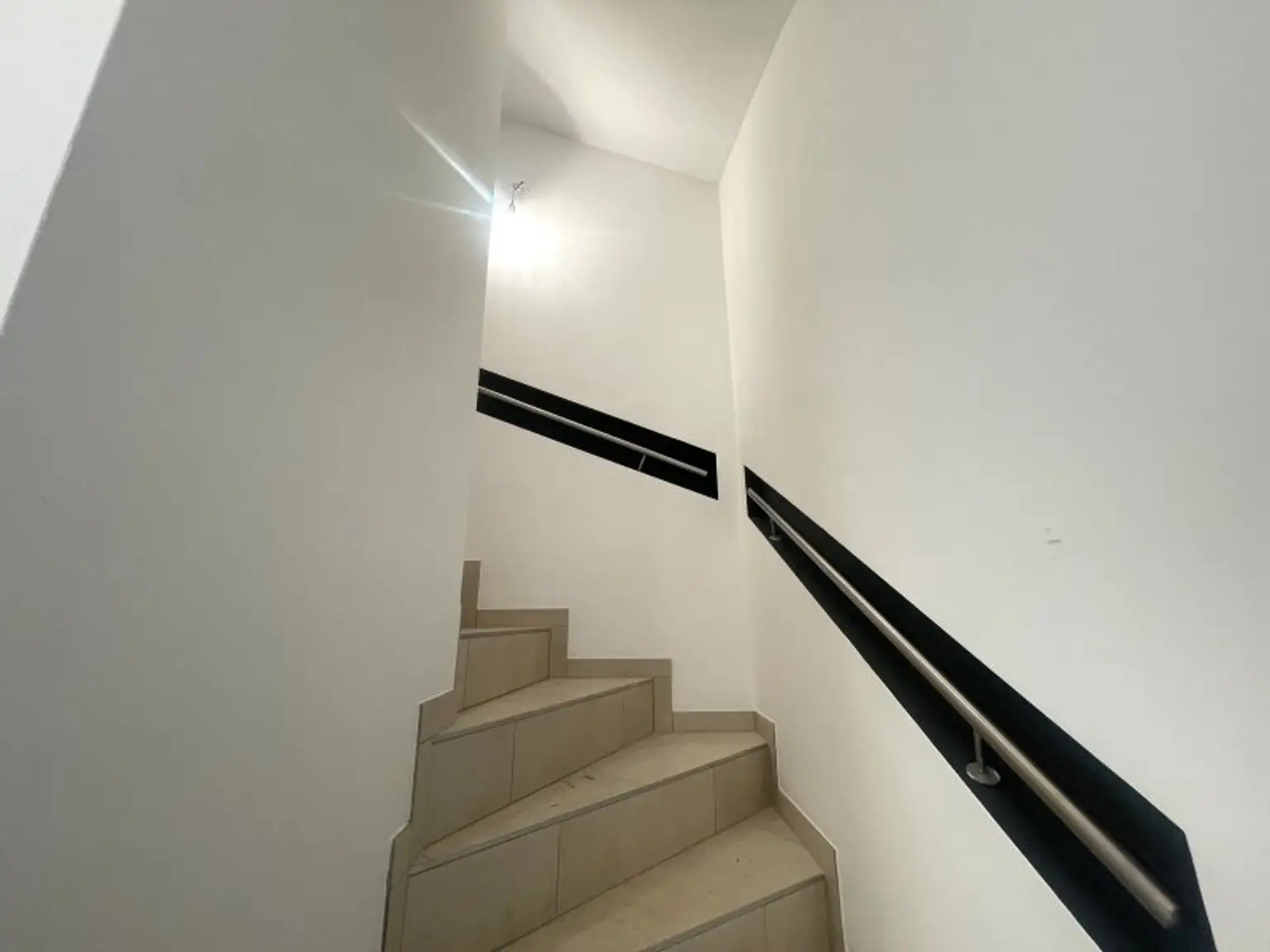 Erstbezug! Neubau-Reihenhaus mit Terrasse, Dachterrasse, Loggien & Garten (auch für Anleger)