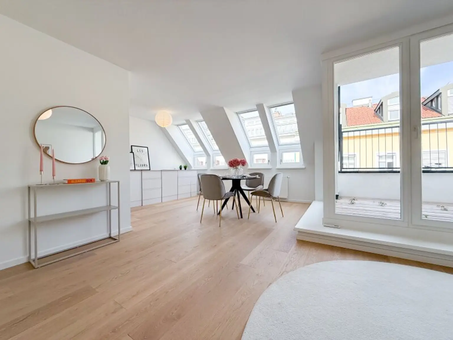 Lichtdurchflutete Dachgeschoss-Maisonette mit Terrasse in begehrter Lage Währings