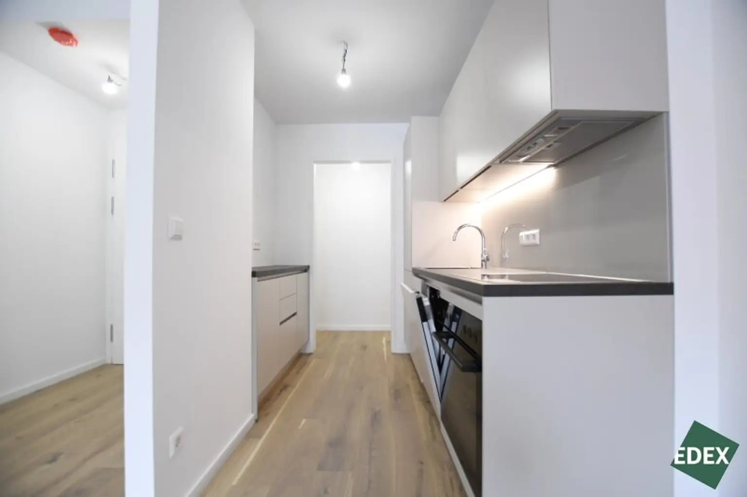 Erstbezug nach Sanierung: Schöne 1,5 Zimmer-Wohnung mit separater Küche