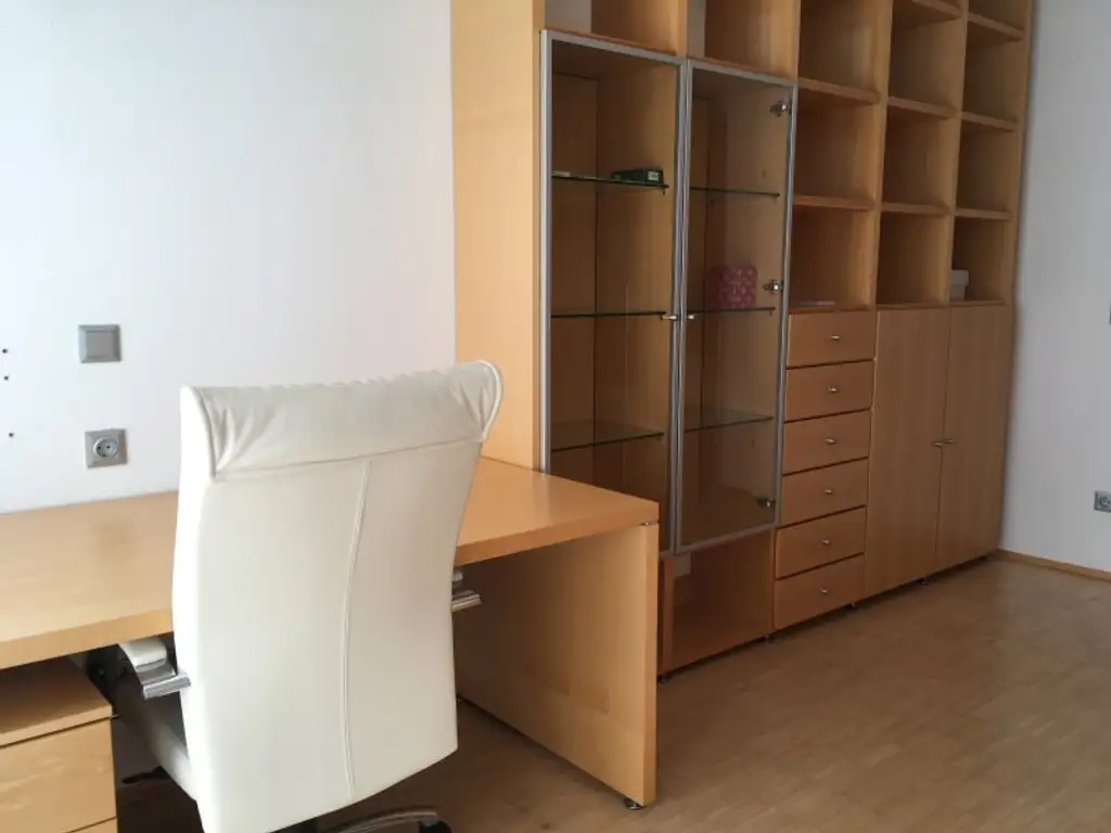 Moderne 3 Zimmerwohnung nähe Schloss Hetzendorf ruhe Lage Terrasse +Stellplatz