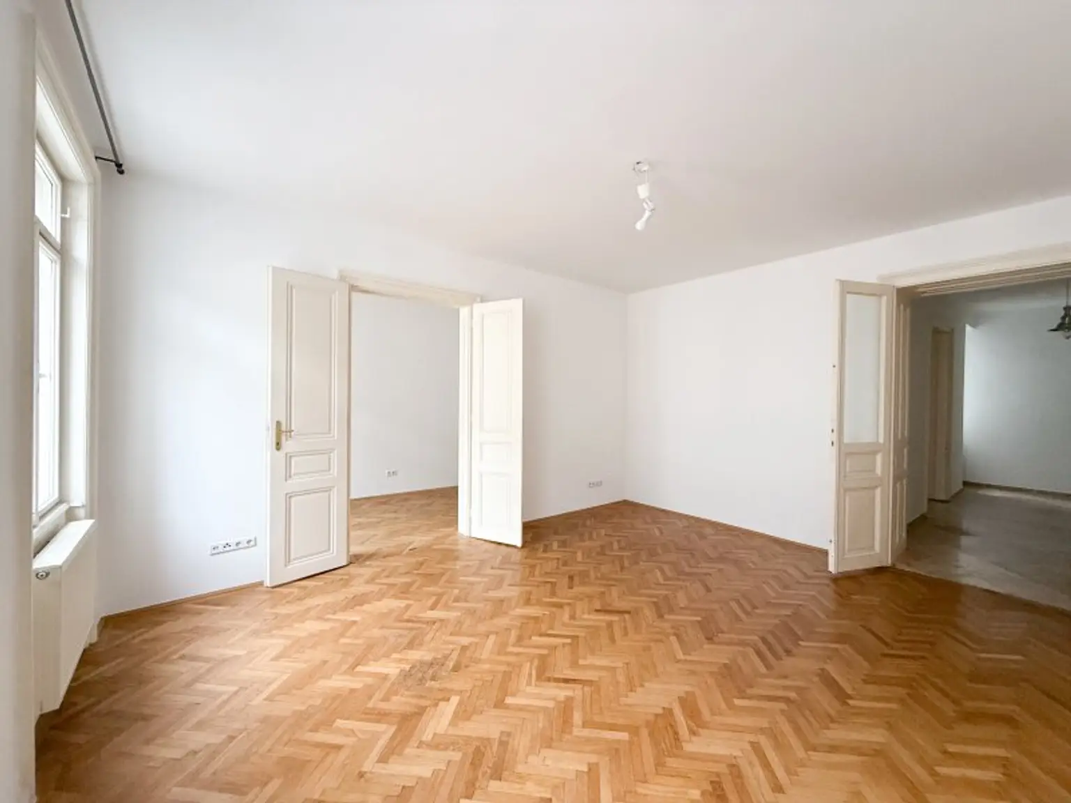 3-Zimmer-Altbauwohnung mit Flügeltüren in 1040 Wien – kein Aufzug