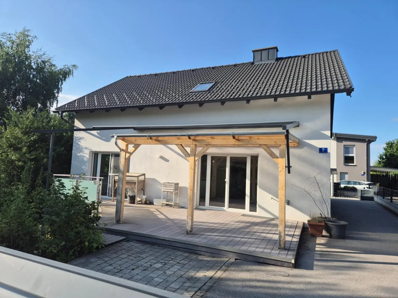 GERÄUMIGES EINFAMILIENHAUS IN SCHÖNER WOHNLAGE