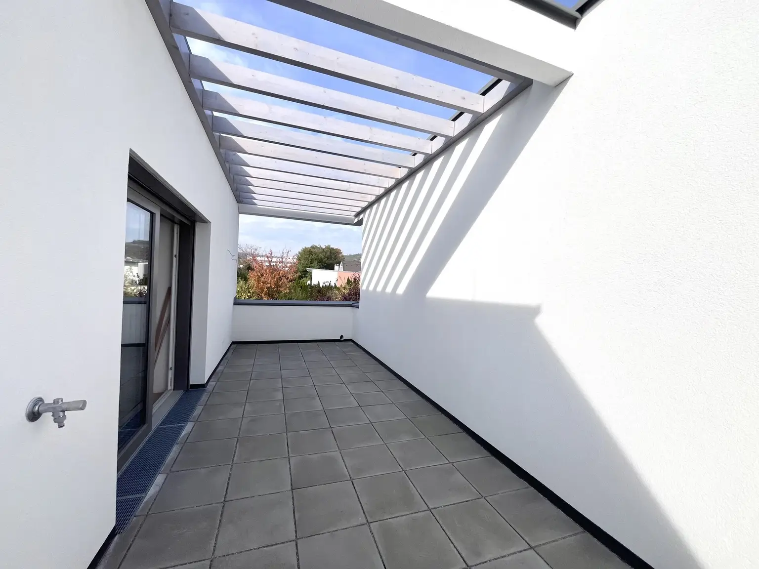 Erstbezug !!! Traumhafte Doppelhaushälfte -  mit 5 Zimmern, Garten, Wohnkeller und Stellplätzen!