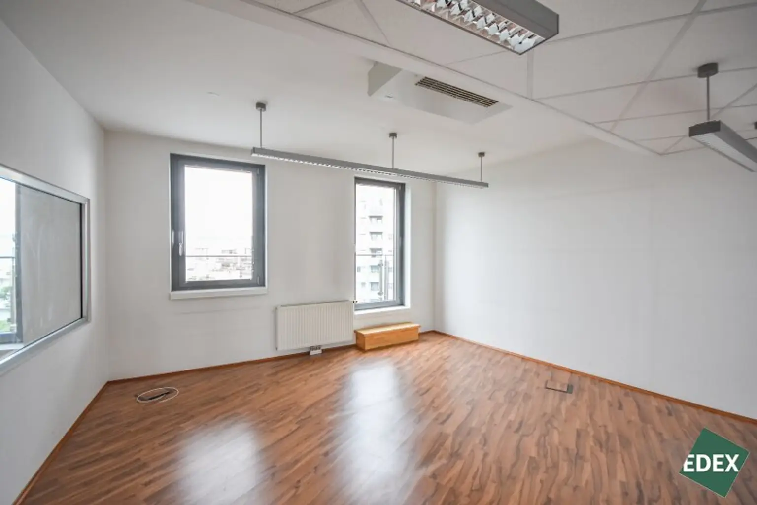 Modernes Büro mit guter Anbindung und Terrasse