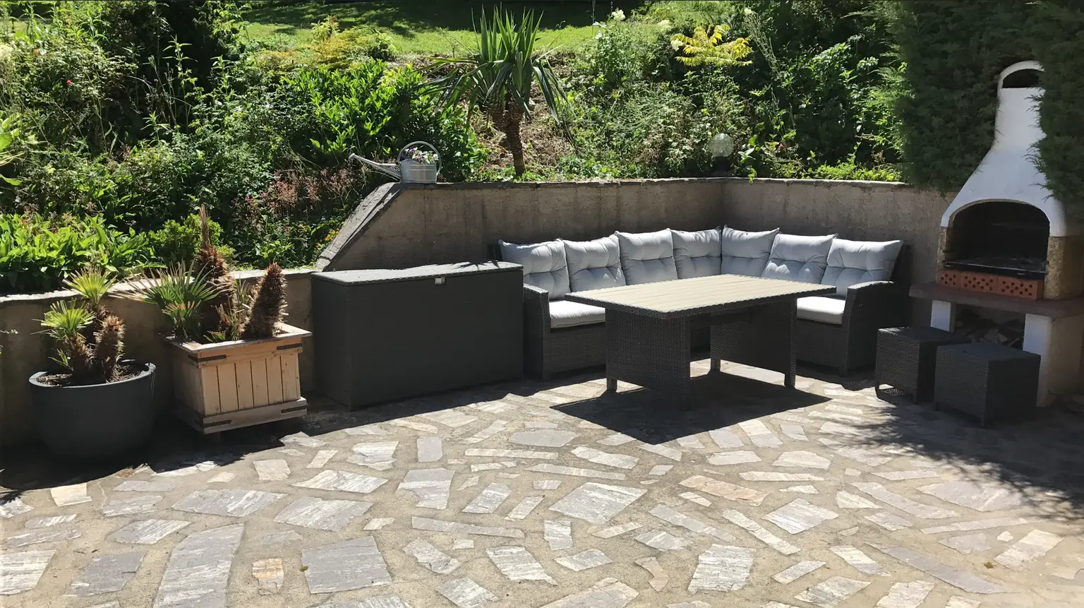 FAMILIENDOMIZIL MIT SCHWIMMTEICH