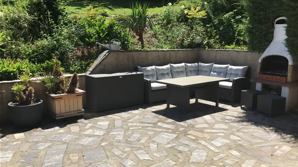 FAMILIENDOMIZIL MIT SCHWIMMTEICH