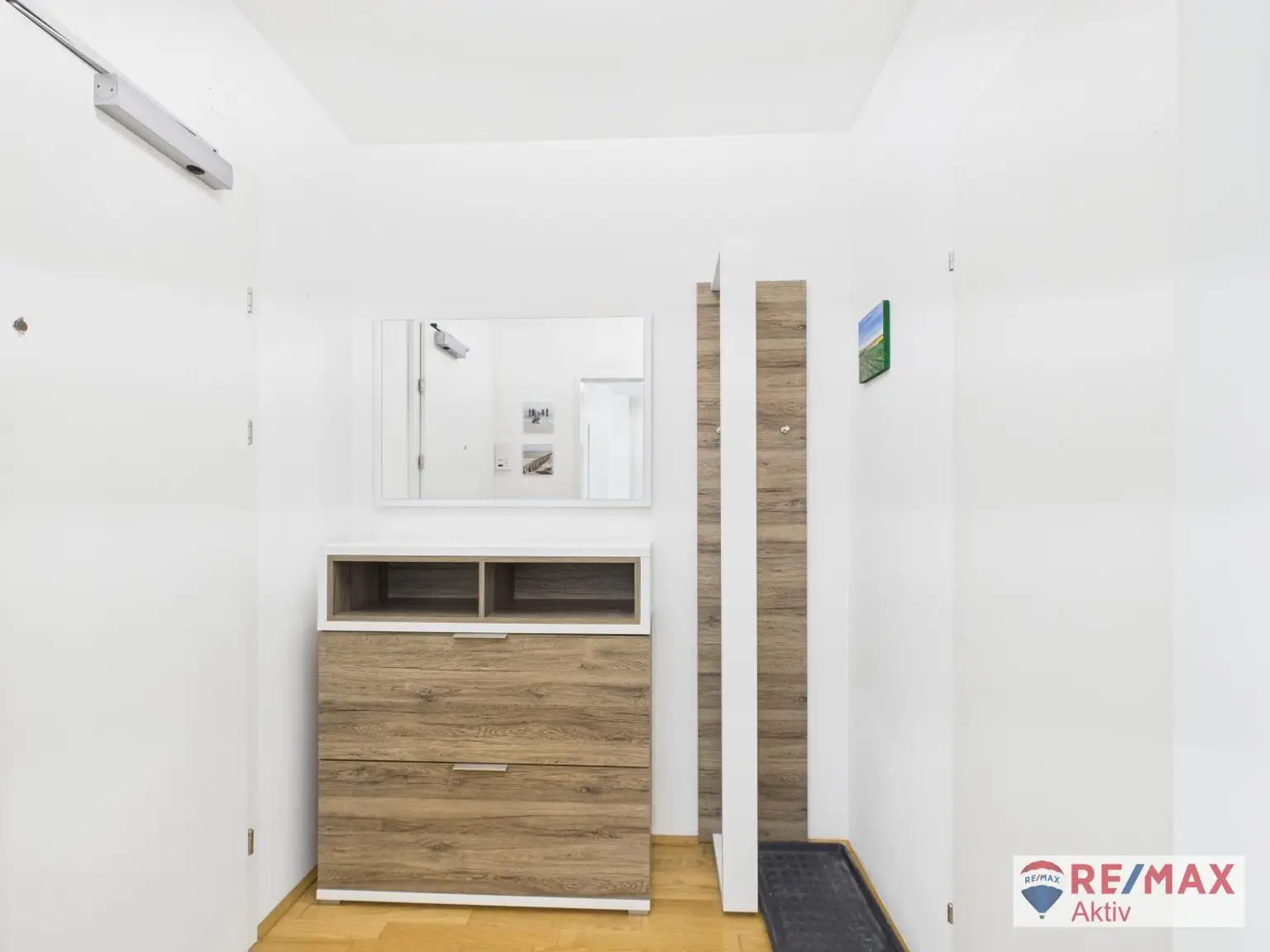 Helle 2-Zimmer Wohnung mit Loggia, Tiefgarage & perfekter Anbindung
