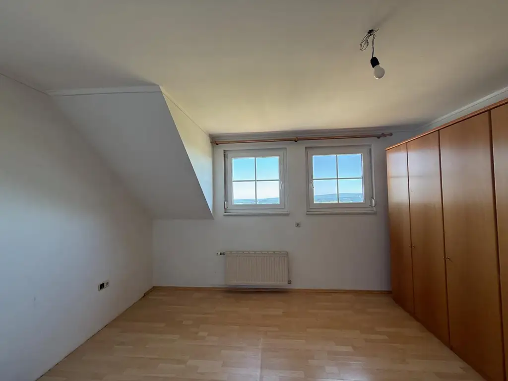 Idylisches Mehrfamilienhaus mit Werkstatt