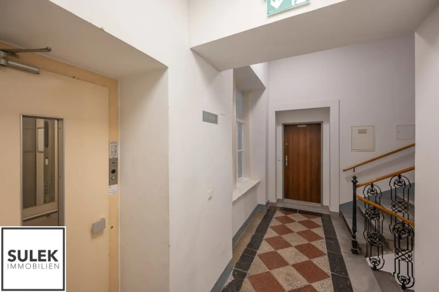 Wohnen direkt bei der Votivkirche: großzügige 2-Zi.-Wohnung (getrennt begehbare Zimmer + Küche)