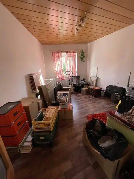 Wohnung/Häuschen mit viel Potenzial inkl. Schuppen und Dachboden